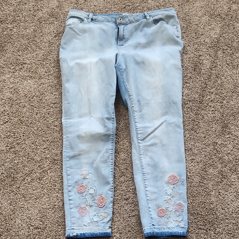 Monroe & Main Light Blue Cropped Jeans with Floral Embroidery